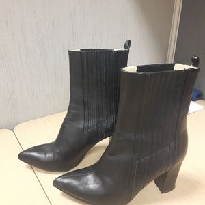 Designer boots size 6.5